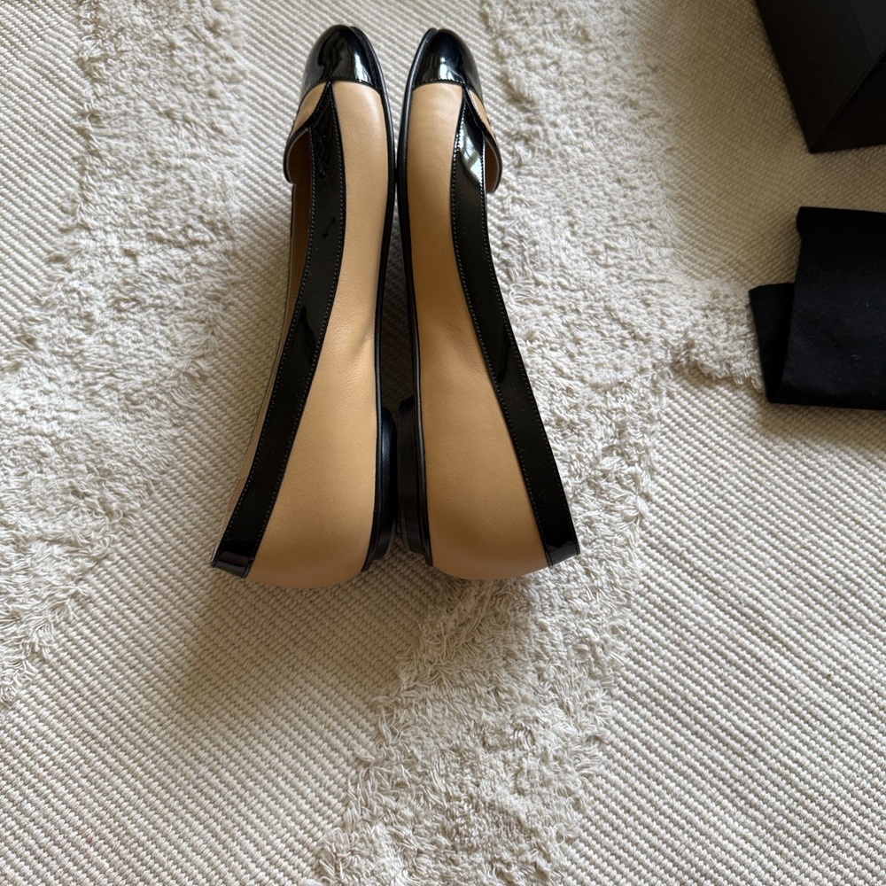 CHANEL Black and Cream Loafers 37.5 6.5 - Picture 8 of 11